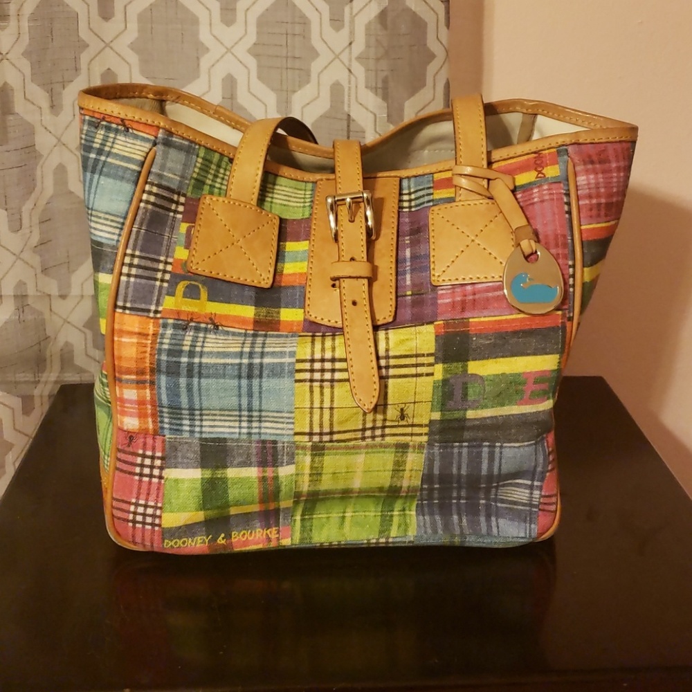 Dooney & Bourke picnic style tote purse